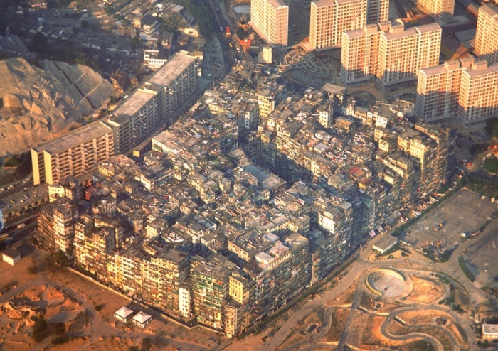 Kowloon Walled City (Photo by Ian Lambot)
